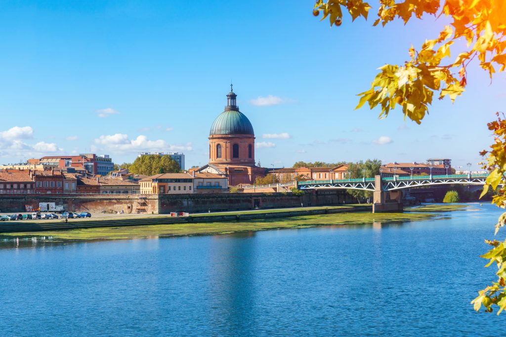Vue de Toulouse près du pont Saint-Pierre pour transport touristique en VTC
